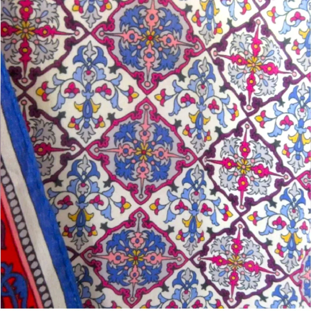 🤩 Vntg Oscar de la Renta Silk Floral Arabesque Scarf - Picture 6 of 12